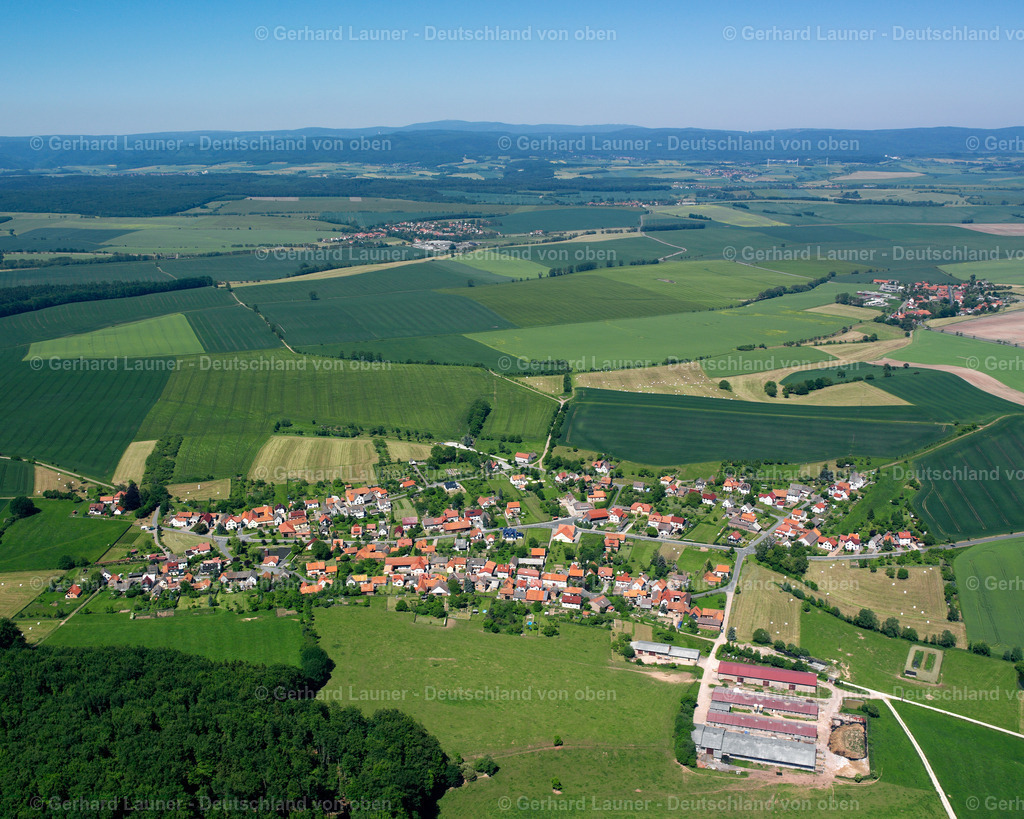 2634384 | STEINRODE 16.06.2006 Dorf - Ansicht an der Wernigeröder Dorfstraße im Ortsteil Werningerode in Steinrode im Bundesland Thüringen, Deutschland. // Village view on street Wernigeroeder Dorfstrasse in the district Werningerode in Steinrode in the state Thuringia, Germany. Foto: Gerhard Launer