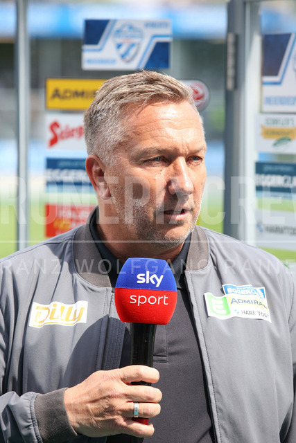 TSV Egger Glas Hartberg vs SK Rapid Wien – Championship Group    | Hartberg, Austria, 19.Apr.26 - SOCCER - ADMIRAL Bundesliga, TSV Egger Glas Hartberg vs SK Rapid Wien. The image shows headcoach Manfred Schmid (Hartberg). 