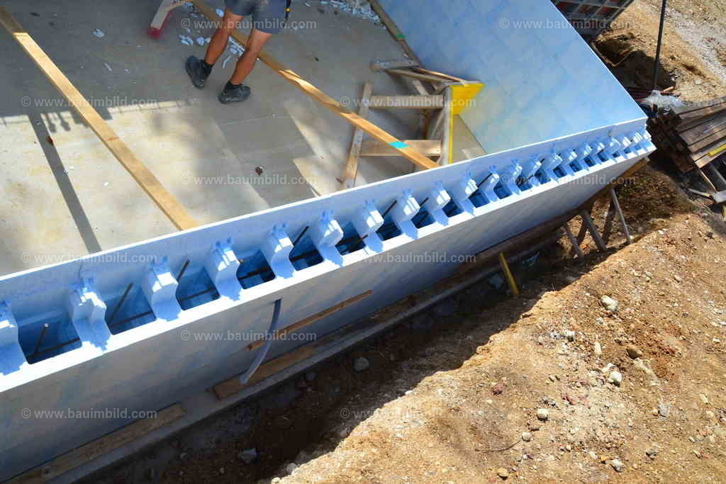 Styroporsteine für Poolwände  | Betonierfertige Styroporsteine für Poolwände