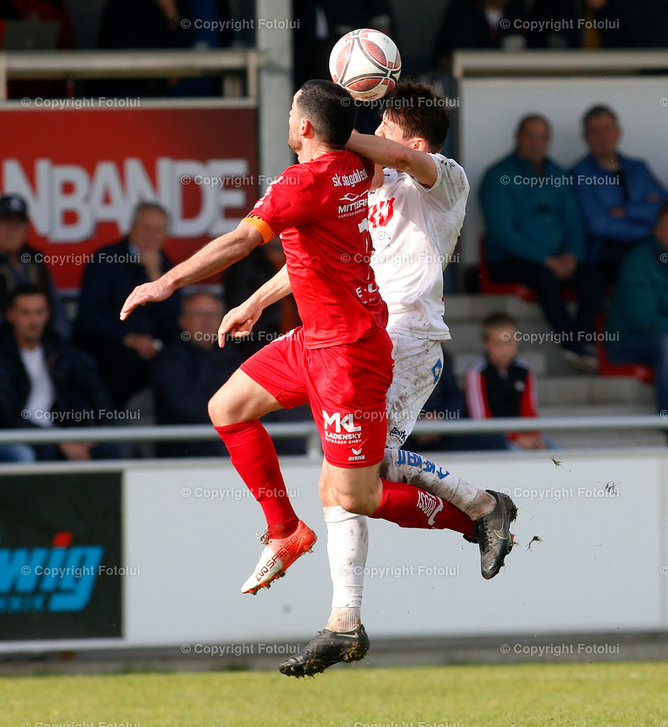 A_LUI_301022_31 | SPORT FUSSBALL LANDESLIGA OST ST.MAGDALENA-DONAU LINZ 30.OKT.2022 IM BILD:MARKUS BOYER  (MAGDALENA) UND ROMAN HINTERSTEINER (DONAU) FOTO:FOTOLUI