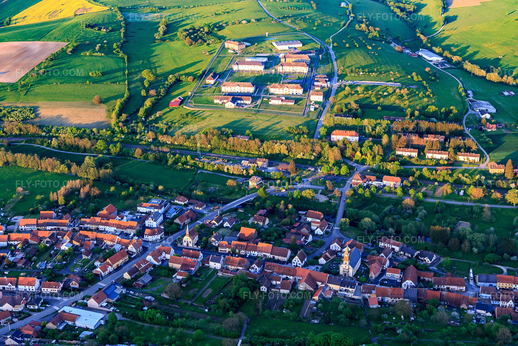 Aerial view: View of the area below the prison Centre de Détention in Oermingen in the state Bas-Rhin, France.Photo: IMG_145890.jpg taken on 04/30/2025 by Werner Riehm/FLY-FOTO.comResolution of the original: 5472 x 3648 px