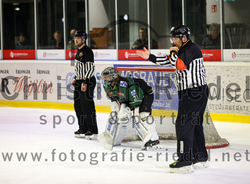 2023-01-06_091_TSV_Erding_gegen_ERV_Schweinfurt | Erding, Deutschland, 06.01.2023:
Eishockey, Bayernliga 2022 / 2023, 26. Spieltag, TSV Erding gegen ERV Schweinfurt, Endergebnis: 7:3

Torwart Christoph Schedlbauer (Erding Gladiators, #31)

Foto: Christian Riedel / fotografie-riedel.net