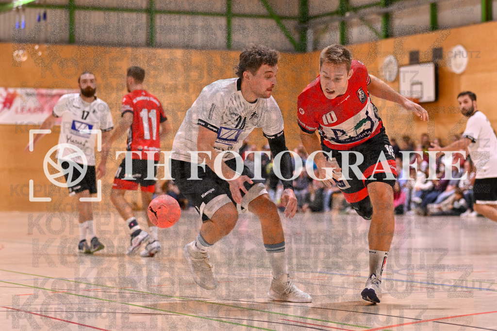 GER, SG Maulburg/Steinen - HSG Dreiland, Handball, Landesliga Suedbaden, 4. Spieltag, Saison 2024/2025, 12.10.2024 | Philip Mueller (HSG Dreiland, #24), Mika Buelow (SG Maulburg/Steinen, #10)GER, SG Maulburg/Steinen - HSG Dreiland, Handball, Landesliga Suedbaden, 4. Spieltag, Saison 2024/2025, 12.10.2024Foto: TH Fotografie/Thomas Hess