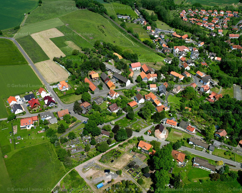 2614092 | ALTENBURG 09.06.2006 Wohngebiet einer Einfamilienhaus- Siedlung  in Altenburg im Bundesland Hessen, Deutschland // Single-family residential area of settlement  in Altenburg in the state Hesse, Germany Foto: Gerhard Launer
