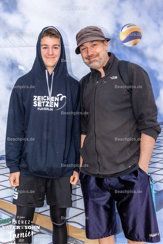 2022-00063124-Vater-Sohn-Turnier-Teamfotos-2 | 26.05.2022; Berlin Foto: Gerold Rebsch - www.beachpics.de