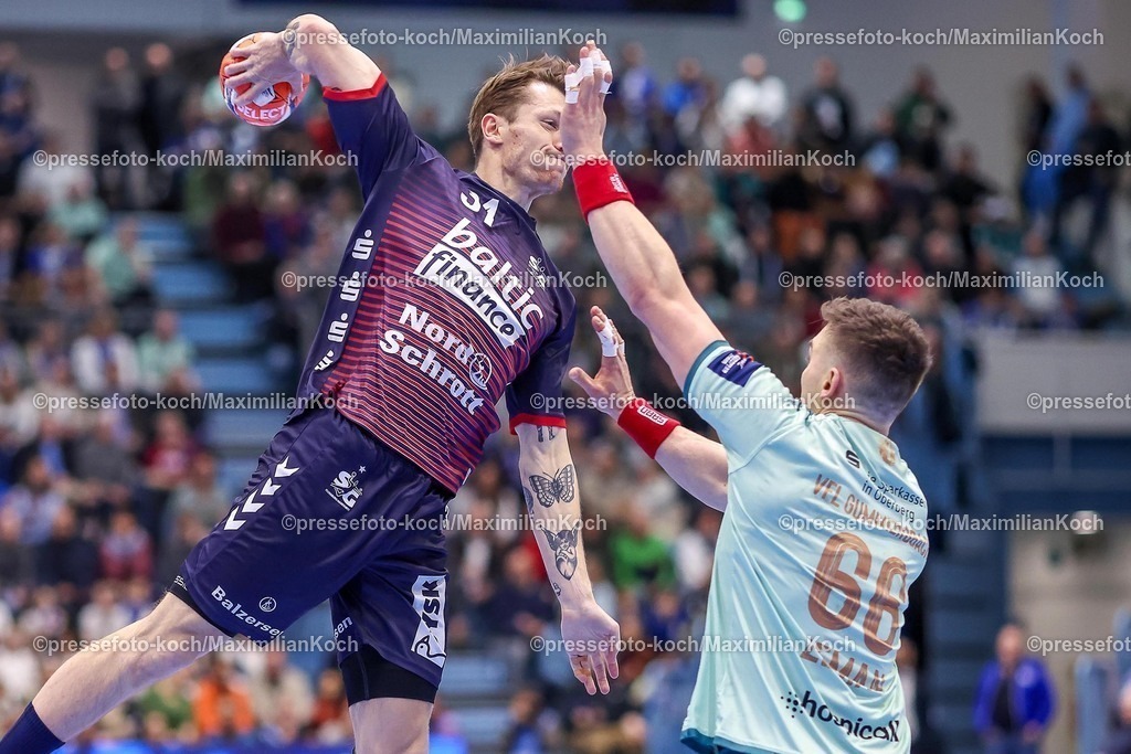 Gum11022501003 | 11.02.2025, Handball, European League - Hauptrunde Gruppe IV, VfL Gummersbach - SG Flensburg-Handewitt, Schwalbe-Arena: Emil Jakobsen (Flensburg-Handewitt #31) gegen Stepan Zeman (GUM #66)