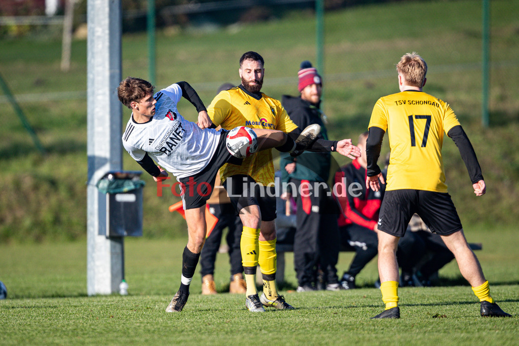 TSV Peißenberg gegen TSV Schongau | Fußball A-Klasse Oberbayern Zugspitze Herren Gruppe 8, TSV Peißenberg gegen TSV Schongau, 20241110,Fabian SCHWARZ (TSVHP 7) am Ball,2024-11-10 in Eberfing (Sportpark Eberfing), Fabian SCHWARZ (TSVHP 7), Markus SCHLEICH (TSV Schongau 19)Copyright: WolfgangxLindner www.foto-lindner.de