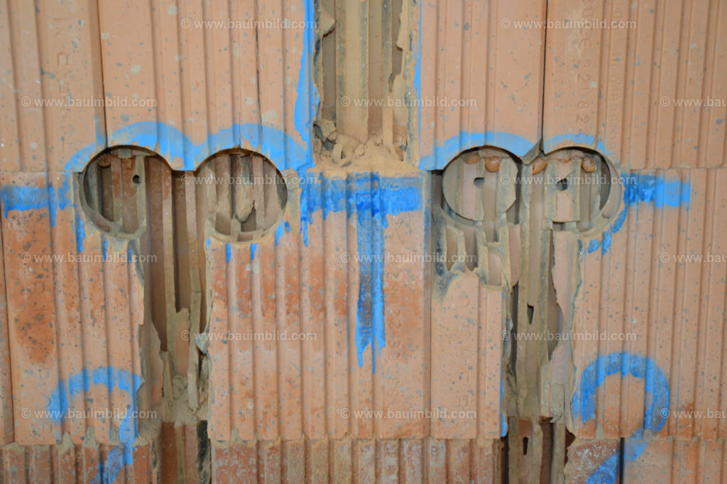 bib-lg07-mauerarbeiten-0248 | Nach LV-Leistungsgruppen sortierte Detailfotos über den Bau eines Hauses. Alle Hausbau-Bilder direkt vom Urheber und Autor der Website Haus-Selber-Bauen.com