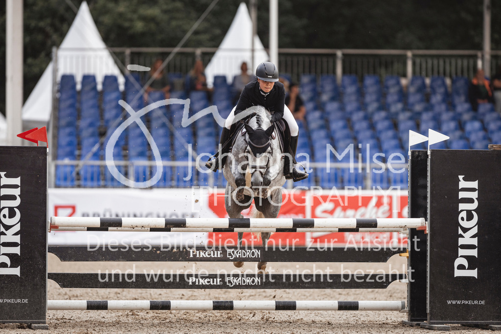 240906_BuCha_PonyA-5j-101 | Deine schönsten Turniermomente als professionelle Fotos! Entdecke hochwertige Pferdesport-Fotografie im Online-Shop. Jetzt Fotos finden & bestellen!