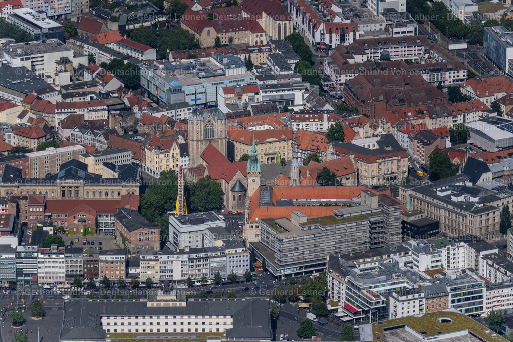 4035178 | BRAUNSCHWEIG 31.07.2020 Stadtzentrum im Innenstadtbereich am Domplatz in Braunschweig im Bundesland Niedersachsen, Deutschland. Weiterführende Informationen bei: Stadt Braunschweig. // The city center in the downtown area in the district Innenstadt in Brunswick in the state Lower Saxony, Germany. Further information at: Stadt Braunschweig. Foto: Gerhard Launer