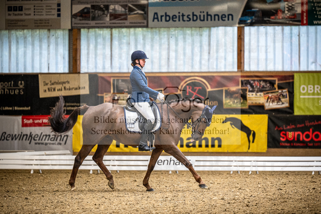 DOS_3521 | Entdecke hochwertige Reitturnierfotos von Foto Oger. Professionell, emotional und authentisch – jetzt Lieblingsmomente im Shop bestellen.Deutschlandweite Turnierfotografie. - Realisiert mit Pictrs.com