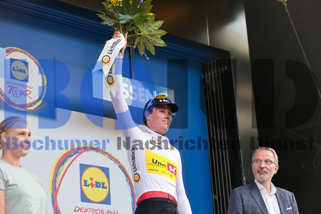 SES_DEUTOU20250820-197 | bond - Realisiert mit Pictrs.com