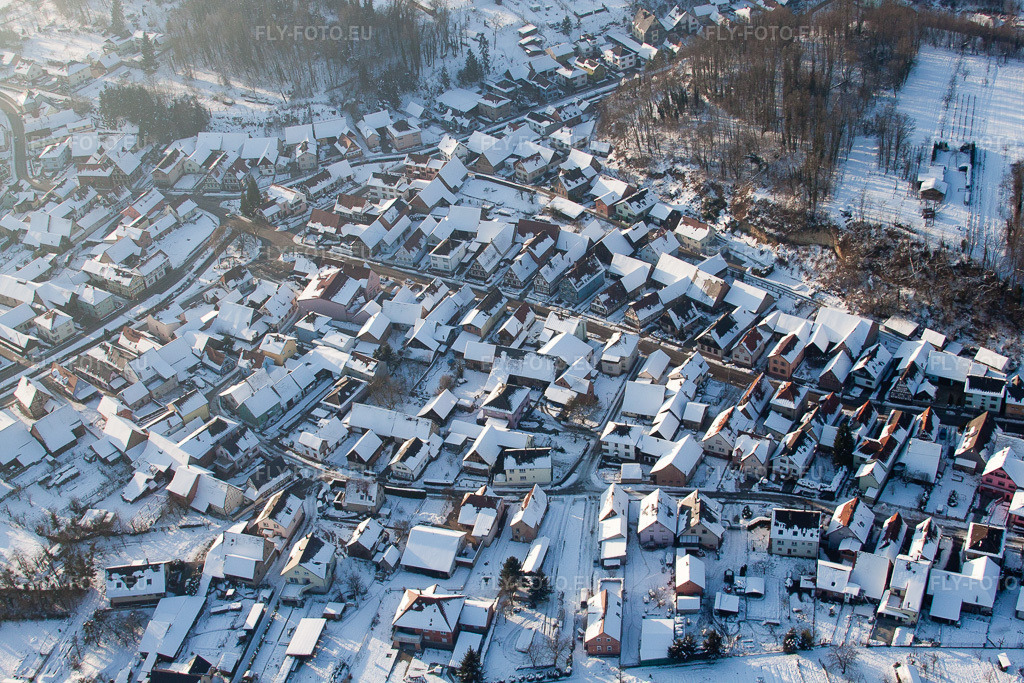 Vue aérienne: Vue de la ville à Mothern dans le département Bas Rhin, France. Photo: IMG_36600.jpg prise le 05/01/2011 par Werner Riehm/FLY-FOTO.euRésolution de l'original: 4752 x 3168 px