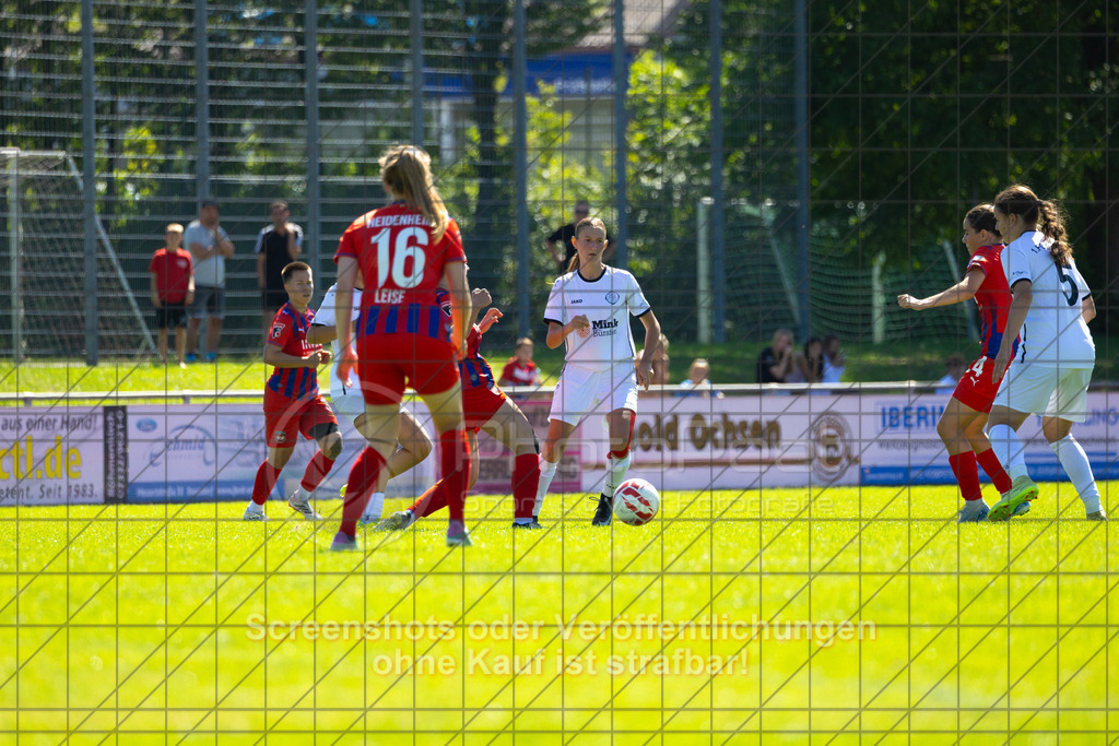 20260906_124538_0313_(c)_by_PhotoPeet | #,1.FC Donzdorf (weiß) vs. 1.FC Heidenheim 1846 (rot), Fußball, Frauen-Verbandspokal Gruppe 2, 2. Runde, Saison 2026/2027, Rasenplatz Lautertal Stadion, Süßener Straße 16, 73072 Donzdorf, 06.09.2026 - 11:00 Uhr,Foto: PhotoPeet / Sport- &amp; Eventfotografie / Peter Harich