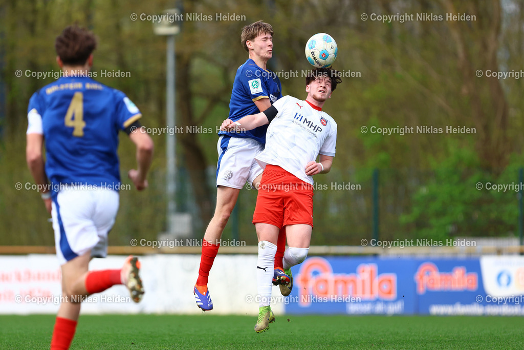 NH_HolsteinKielU19_1FCHeidenheimU19_DFBNachwuchsliga_18042026 | #21 Maximilian Apelt (Holstein Kiel U19), #9 Jarne Lang (1. FC Heidenheim U19)Fußball I Herren I U19 DFB-Nachwuchsliga Hauptrunde Liga A, Gruppe B I Saison 2025-2026 I 9. Spieltag I Holstein Kiel U19 - 1. FC Heidenheim U19 I 18.04..2026 I Citti-Fußball-Park