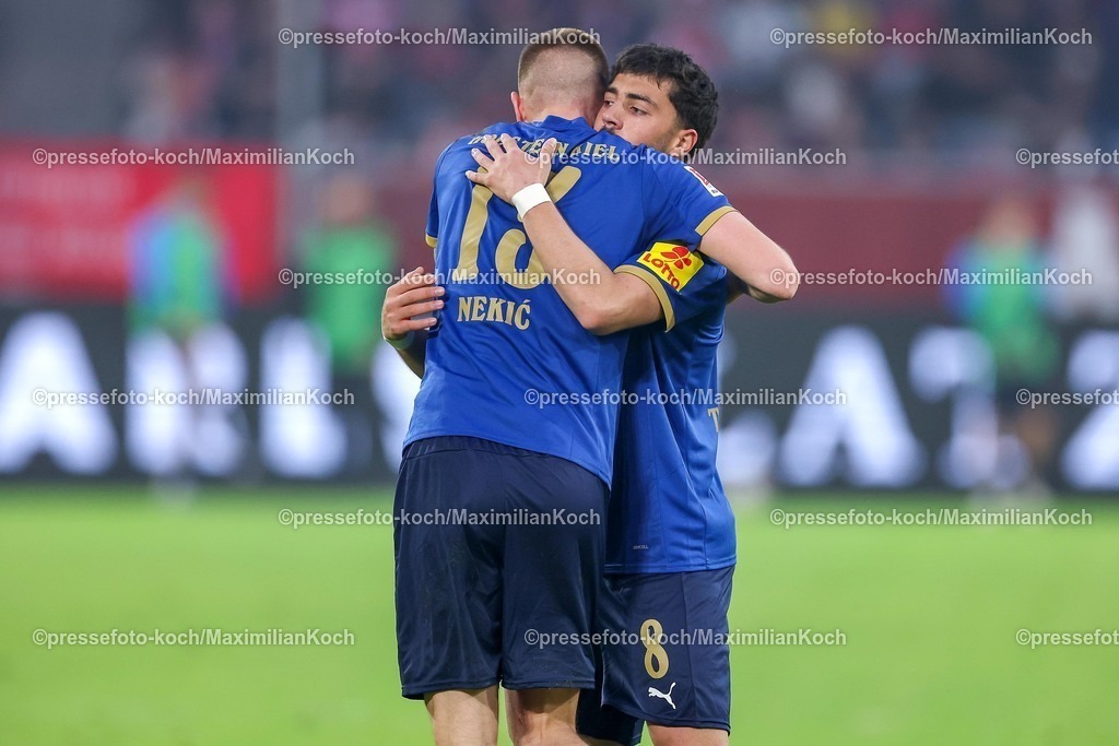 F9510042601109 | 10.04.2026, Fußball, Fortuna Düsseldorf - Holstein Kiel, 2. Fußball Bundesliga, Herren, Merkur Spiel-Arena, 29. Spieltag, Saison 2025 2026: Torjubel nach dem Tor zum 2:1 durch Torschütze Ivan Nekic&nbsp; (Holstein Kiel #13)  zusammen mit  Umut Tohumcu&nbsp; (Holstein Kiel #08)  DFB regulations prohibit any use of photographs as image sequences and or quasi-video.