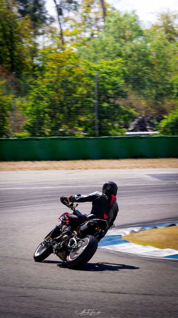 Ducati Trackday Hockenheimring 2026 | Entdecken Sie die faszinierende Welt von Alexander Tschuncky Arts: Kreative Fotografie, atemberaubende Automobilkunst und hochwertiger Bilderdruck. Lassen Sie sich inspirieren! - Realisiert mit Pictrs.com
