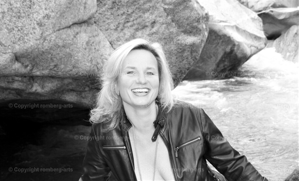 IMG_0078 (2) | romberg-arts, romberg-arts.de, www.romberg-arts.de, Foto_Online_Shop, Julia Fuhrmann, Köln, Fotos, Fotografie, Fotokunst, Kunstdrucke, Naturfotos, Aktfotos, Nacktfotos, schwarz_weiß_Fotos, Blumenfotos, Blumen, Tiere, Beton, Korrosion, Lächeln, Drucke