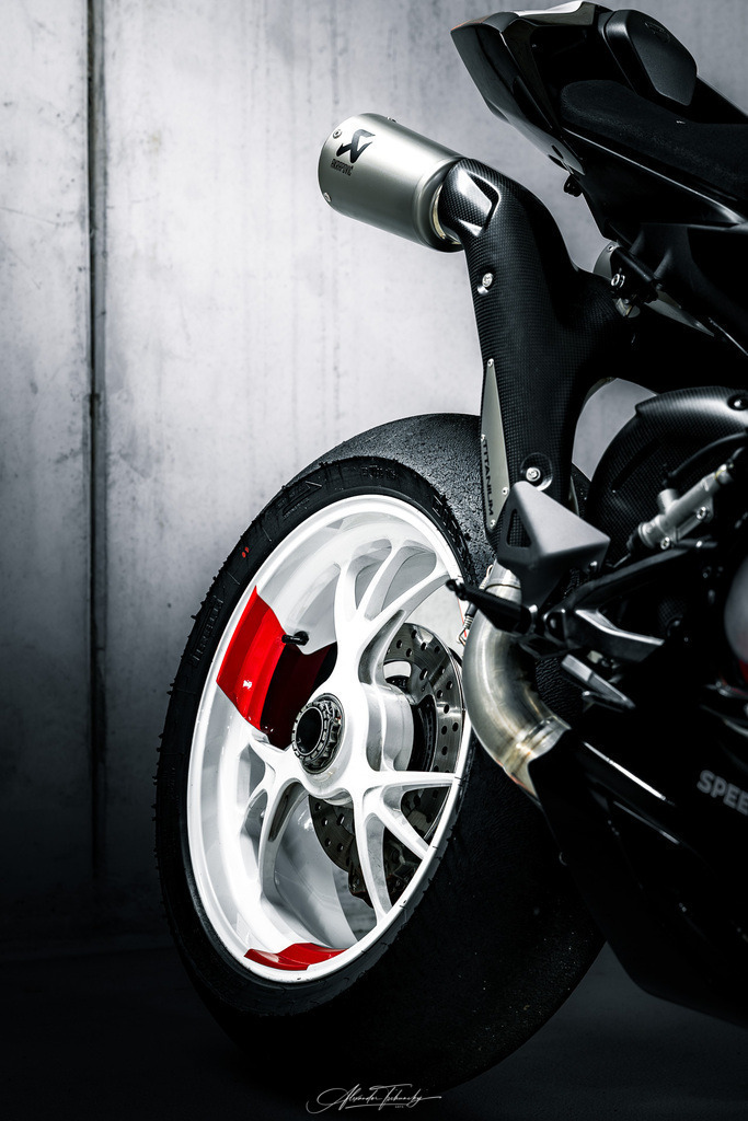 Ducati Panigale V4S | Entdecken Sie die faszinierende Welt von Alexander Tschuncky Arts: Kreative Fotografie, atemberaubende Automobilkunst und hochwertiger Bilderdruck. Lassen Sie sich inspirieren! - Realisiert mit Pictrs.com