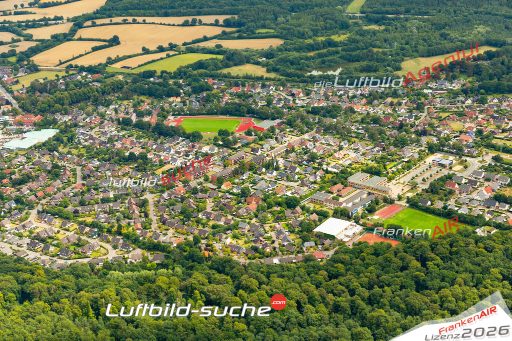 Das Luftbild der Stadt Ratekau wurde 2022 vom Flugzeug heraus erstellt (keine Drohnen-Aufnahmen) Aufnahmehöhe ca.450 Meter- hohe Bildauflösung und Druck-Qualität. Garantiert!