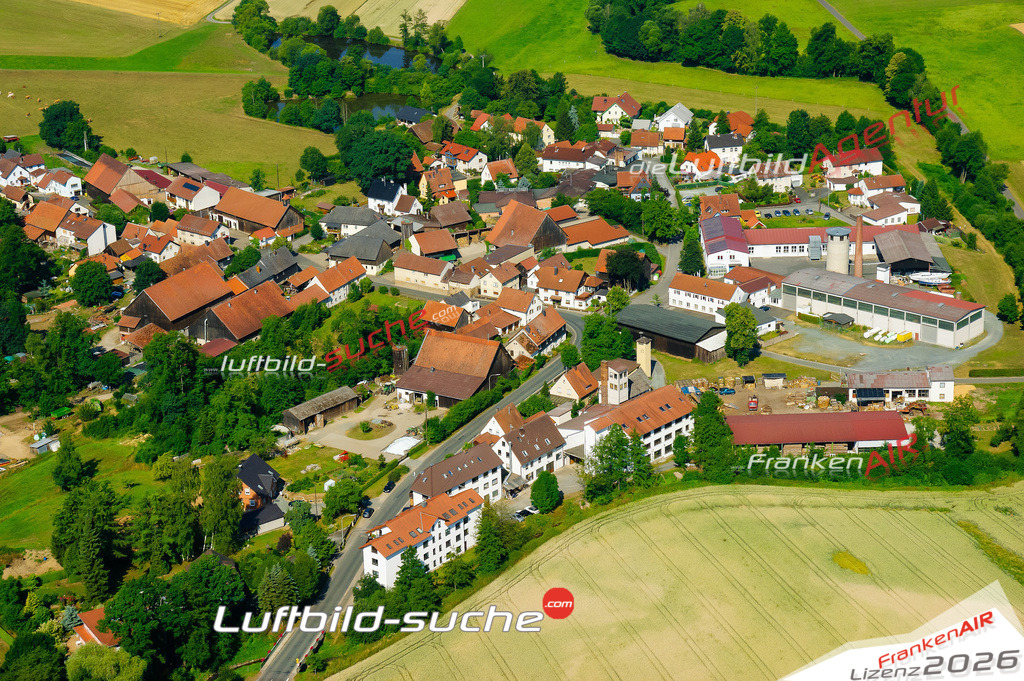 Die Luftaufnahme Au - Küps wurde vom UL-Flugzeug (keine Drohne) aus fotografiert.Hohe Druck- Auflösung-die Geschenkidee!