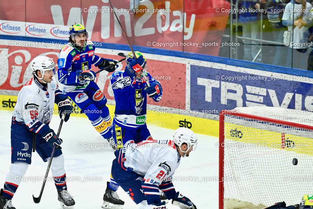 EC IDM Wärmepumpen VSV vs. Hydro Fehervar AV 19 | #72 John Hughes EC VSV, #13 Adam Helewka EC VSV, #59 Joel Messner Hydro Fehervar, #21 Adam Paulus Hydro Fehervar, EC IDM Wärmepumpen VSV vs. Hydro Fehervar AV 19, EC IDM Wärmepumpen VSV vs. Hydro Fehervar AV 19  am 17.01.2026 in Villach (Stadthalle Villach), Austria, (Photo by Bernd Stefan)