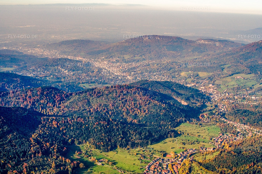Luftbild: Stadt von Süden in Baden-Baden im Bundesland Baden-Württemberg in Deutschland. Foto: IMG_13984.jpg vom 11.10.2008 durch Werner Riehm/FLY-FOTO.de