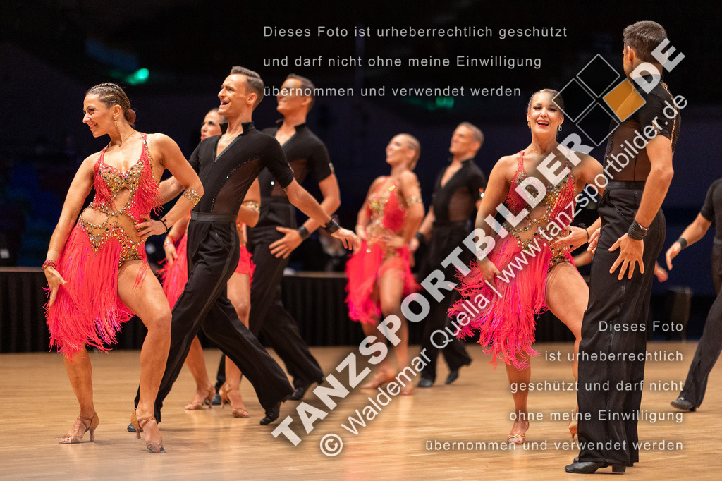 20221112-03196 | Hier finden Sie Tanz Bilder vom Latein und Standard Formationen tanzen. Sportbilder vom Tanzsport. Schöne Fotos und von Weltmeisterschaft, Europameisterschaft, Bundesliga, Regionalliga, Oberliga und Landesliga sowie von GOC Stuttgart, DanceComp, WM Bremen