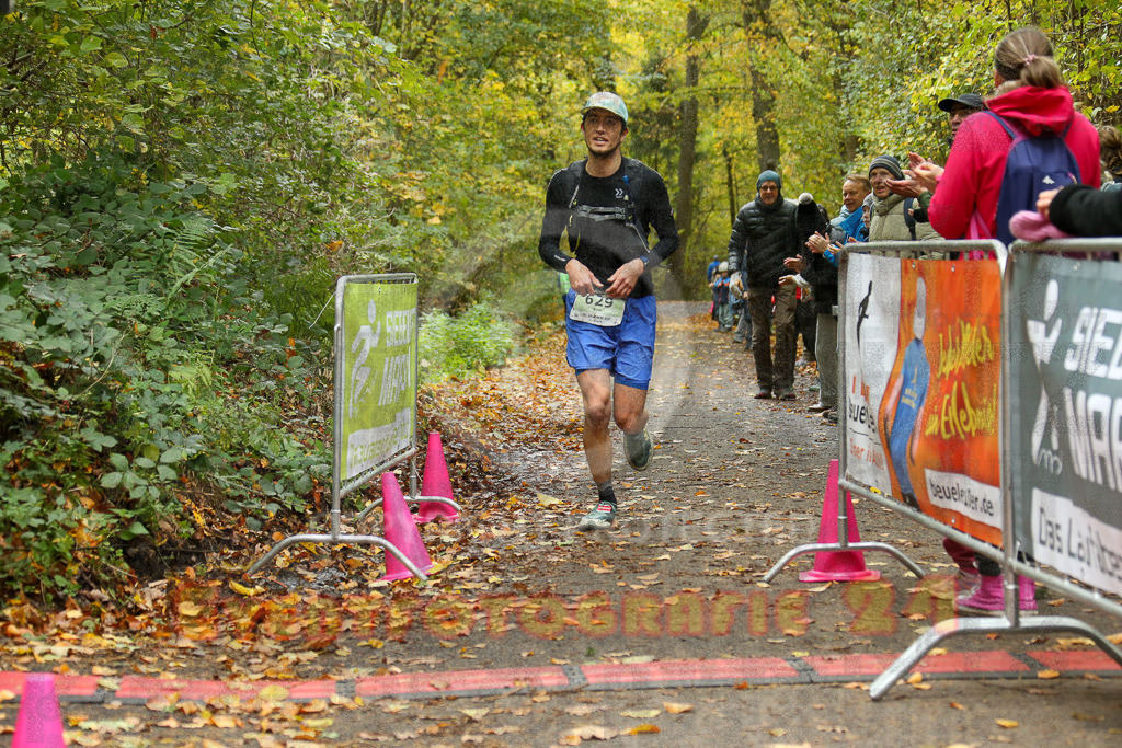 251026_1226_EX1_0365 | Sportfotografie im Rhein-Sieg Kreis, Köln, Bonn, NRW, Rheinland Pfalz, Hessen, etc. Unser Tätigkeitsfeld umfasst den Laufsport vom Volkslauf über den Marathon, Duathlon, Triathon bis zum Ultralauf wie Kölnpfad Ultra oder Schindertrail.