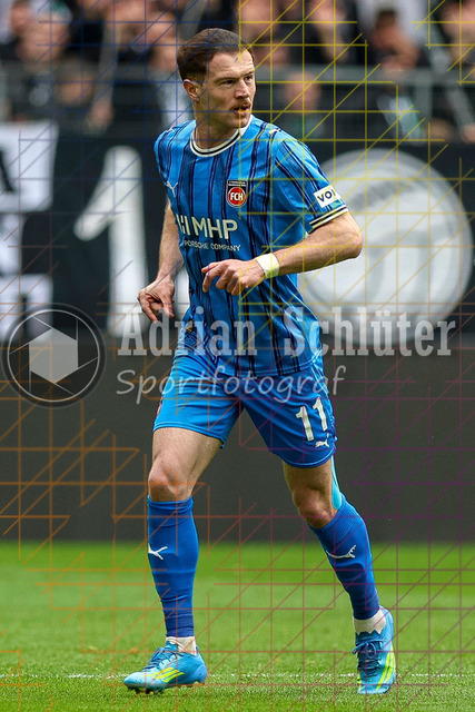 04.04.2026, GER, Fussball, Herren, 1. BL, Saison 2025/2026, Borussia Mönchengladbach - 1. FC Heidenheim | Budu Zivzivadze (Heidenheim) schaut 