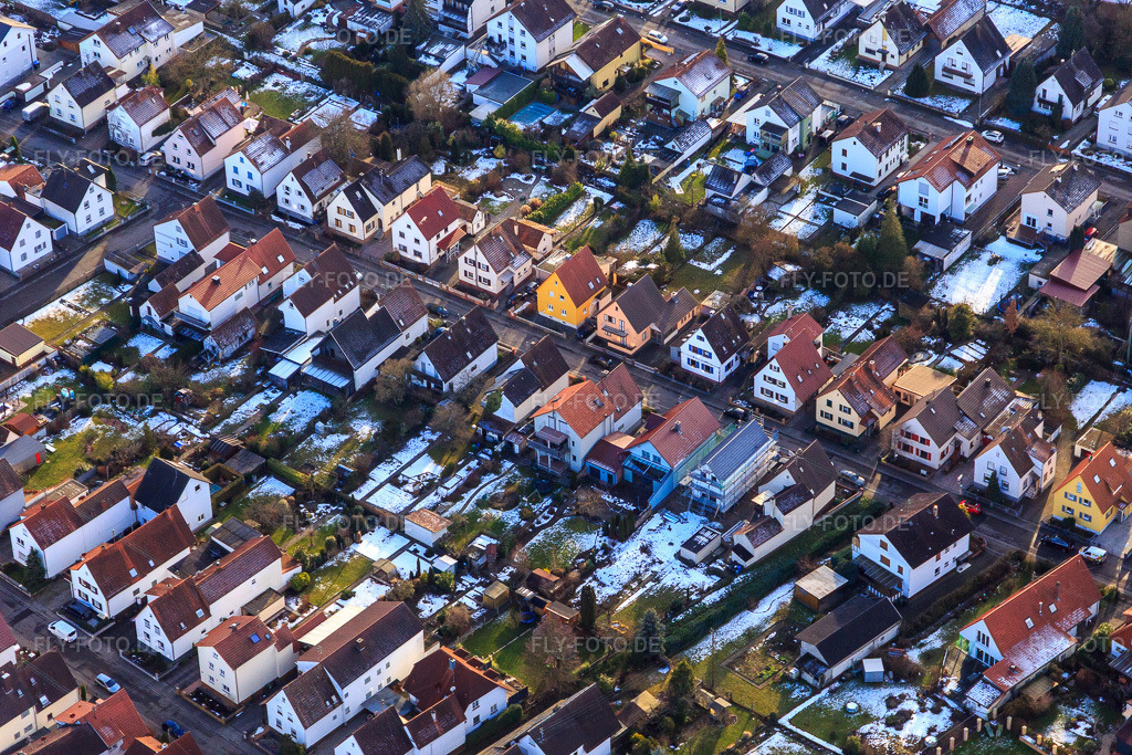 Luftbild: Waldstraße im Winter bei Schnee in Kandel im Bundesland Rheinland-Pfalz in Deutschland. Foto: IMG_096299.jpg vom 15.01.2017 durch Werner Riehm/FLY-FOTO.de