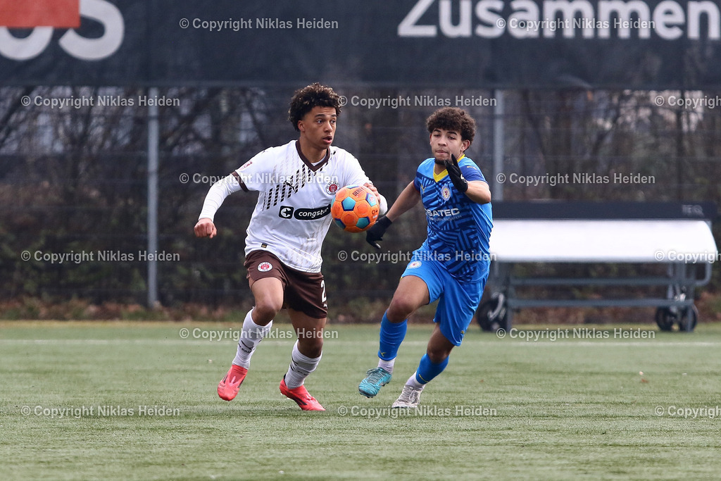 NH_FCStPauliU23_EintrachtBraunschweigU23_Testspiel_02022025 | #21 Marces-Lion Amaniampong (FC St. Pauli U23), #24 Anthony Marcellus Reid (Eintracht Braunschweig U23)Fußball I Herren I Testspiel I Saison 2024-2025 I FC St. Pauli U23 - Eintracht Braunschweig U23 I 02.02.2025 I Sportplatz Brummerskamp