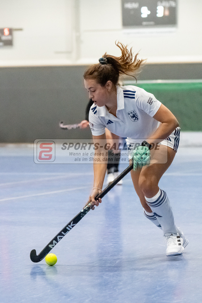 HK_20241201_109529 | 1. Bundesliga Halle Damen Düsseldorfer HC - Schwarz Weiss Köln am 1.12.2024 DHC, Düsseldorf , Tessa Schubert ( Düsseldorfer HC #28 )