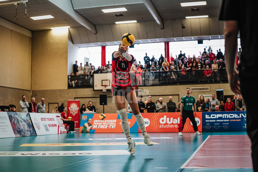 Volleyball | Frauen | Saison 2025/2026 | Volleyball Bundesliga | ETV Hamburger Volksbank Volleys vs. Schwarz-Weiß Erfurt | 15.02.2026 | Svea Frobel (#11, ETV Hamburger Volksbank Volleys) spielt den Ball