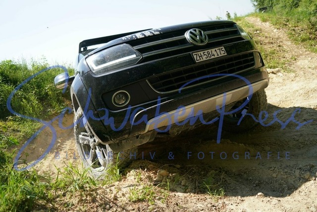 DSC08623 | Vierradfahrzeuge testen unterschiedliches Terrain - ueber Stock und Stein

Offroad Grundkurs im Steinbruch. Unterschiedliche Fahrgegebenheiten mit dem gelaendegaengigem Offroad-Fahrzeug. 

Deutschland, Geisingen, Steinbruch Meichle und Mohr, 10.06.2023
