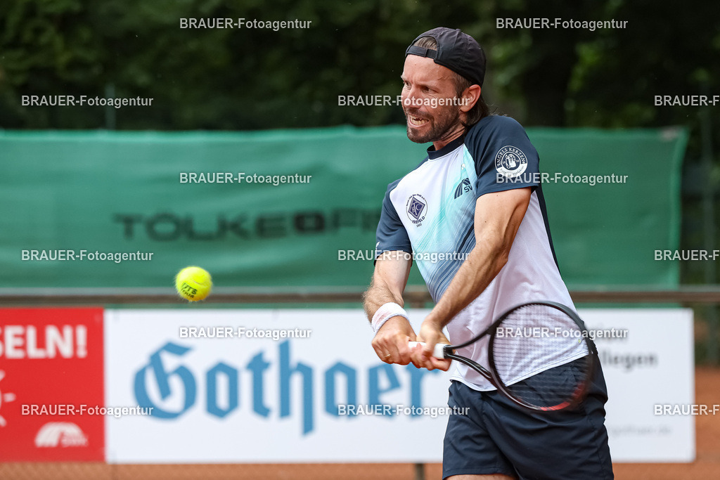 HTC Blau-Weiß Krefeld - LTTC Rot-Weiß Berlin  | Krefeld, Deutschland 21.07.2023, Gero Kretschmer (HTC Blau-Weiß Krefeld) gegen Nino Ehrenschneider (LTTC Rot-Weiss Berlin) ,

bei der 2. Tennis Bundesliga Nord Begegnung zwischen HTC Blau-Weiß Krefeld und LTTC Rot-Weiß Berlin am 21.07.2023 in Krefeld.

(Foto: BRAUER-Fotoagentur)
 
