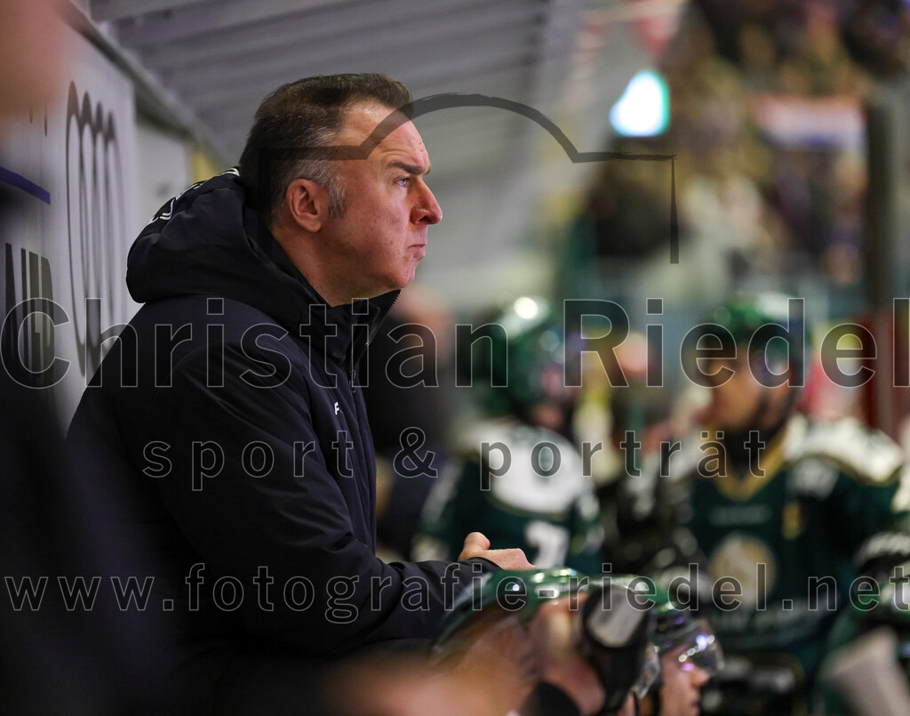 2026-02-20_075_TSV_Erding_gegen_Deggendorfer_SC | Erding, Deutschland, 20.02.2026:Eishockey, Oberliga Süd 2025 / 2026, 49. Spieltag, TSV Erding gegen Deggendorfer SC, Endergebnis: 4:1Teamchef Thomas Daffner (Erding Gladiators)Foto: Christian Riedel / fotografie-riedel.net