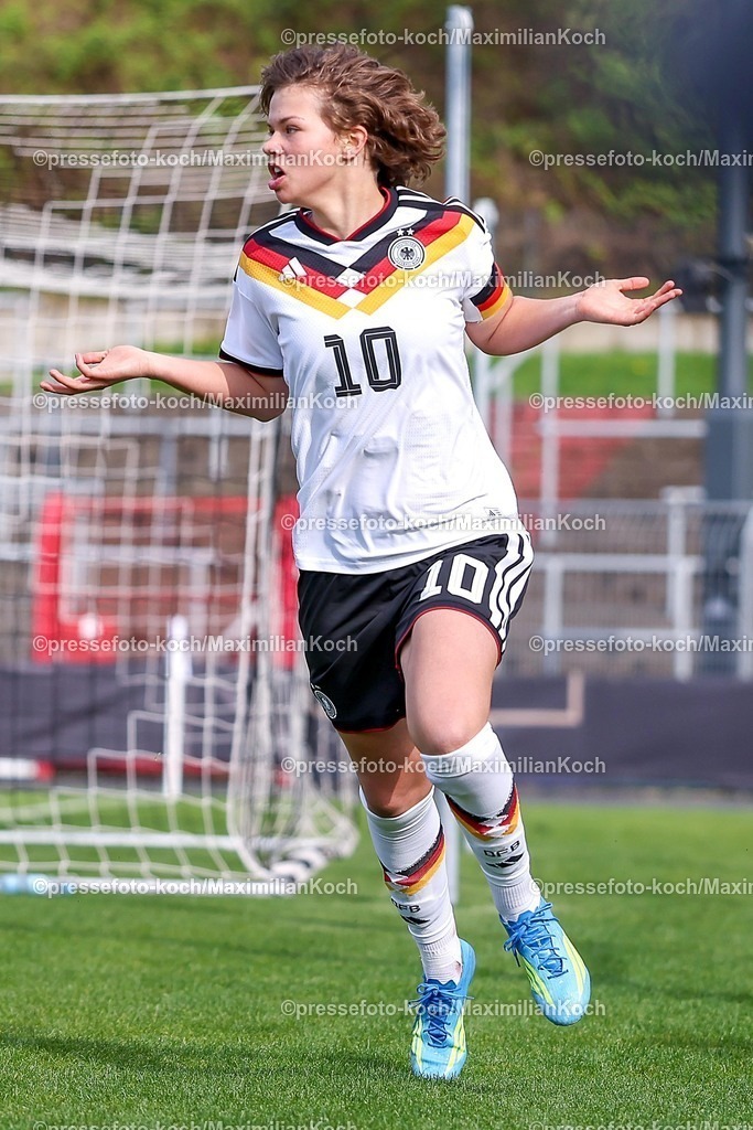 DFB16042601011 | 16.04.2026, Essen, Fußball, UEFA Womens UNDER 19 Championship qualification, Germany - France, Stadion Uhlenkrug, Saison 2025 / 2026: Torjubel nach dem Tor zum 1:0 durch Torschütze Rosa Rückert (Deutschland U19 #10)  DFB regulations prohibit any use of photographs as image sequences and or quasi-video.