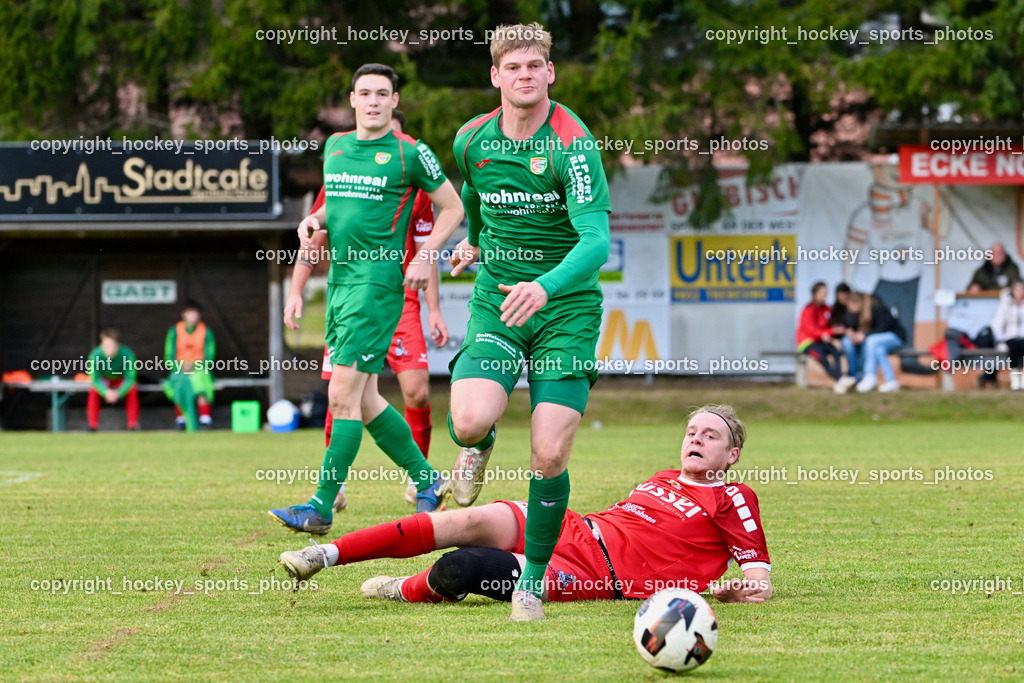 FC ASKÖ Gmünd vs. SV Rapid Lienz | #25 Andre Tabernig Rapid Lienz, #8 Domenik Steiner FC Gmünd, #19 Nico Payer FC Gmünd, FC ASKÖ Gmünd vs. SV Rapid Lienz, FC ASKÖ Gmünd vs. SV Rapid Lienz am 09.11.2025 in Ferlach (Ballspielhalle Ferlach), Austria, (Photo by Bernd Stefan)