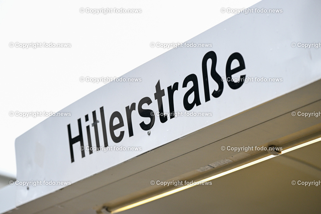 Strassenbahn Ebelsberg_ 13.04.2023-4 | 13.04.2023, Linz, AUT, Strassenbahnhaltestelle Ebelsberg, im Bild Strassenbahn Ebelsberg, Haltestelle verunstaltet