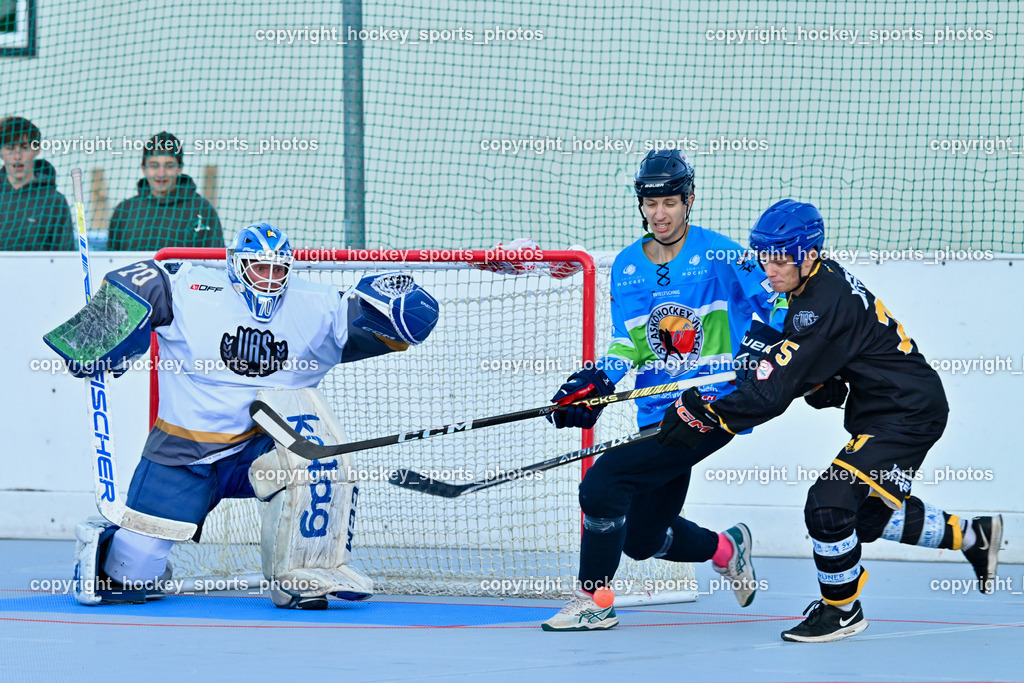VAS Ballhockey Villach vs. ASKÖ Villach Ballhockey | #70 Moser Lukas VAS Ballhockey Villach, #53 Nindler Elias SV ASKÖ Ballhockey, #75 Wohlfahrt Benjamin VAS Ballhockey Villach, VAS Ballhockey Villach vs. ASKÖ Villach Ballhockey , VAS Ballhockey Villach vs. ASKÖ Villach Ballhockey  am 13.05.2026 in Villach (Alpen Arena ), Austria, (Photo by Bernd Stefan)