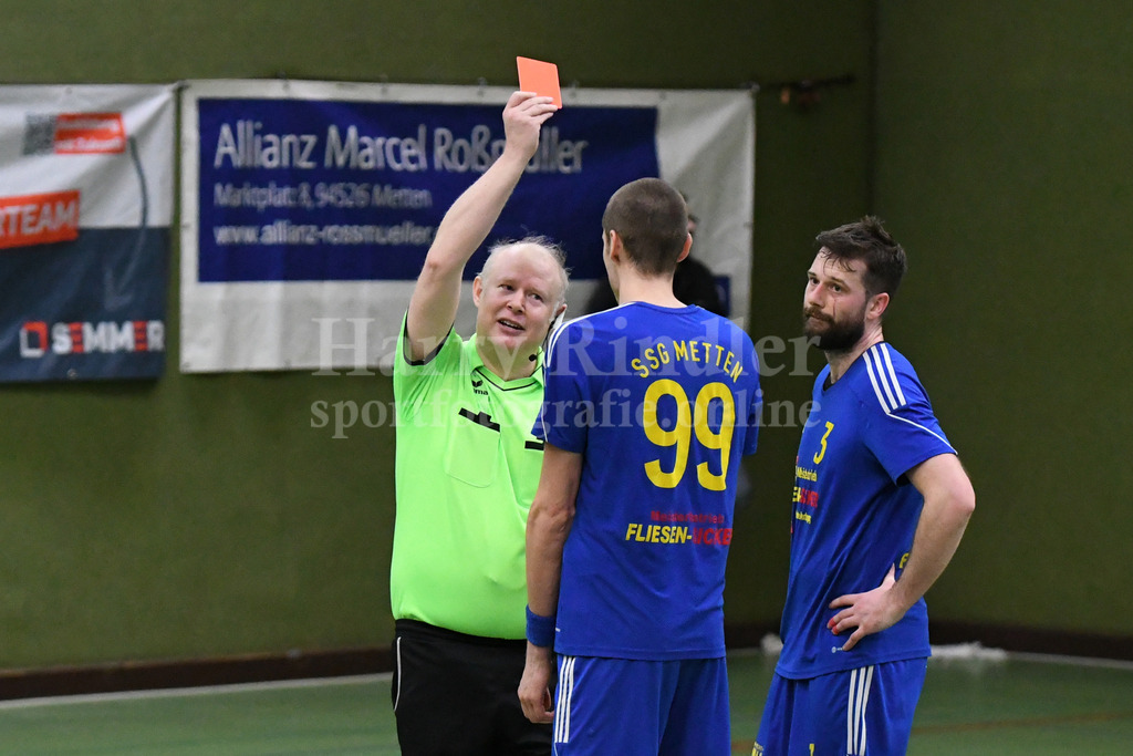 SSG Metten : SC Freising | Rote Karte für Patrick Sigl (SSG Metten #99)  - Realisiert mit Pictrs.com