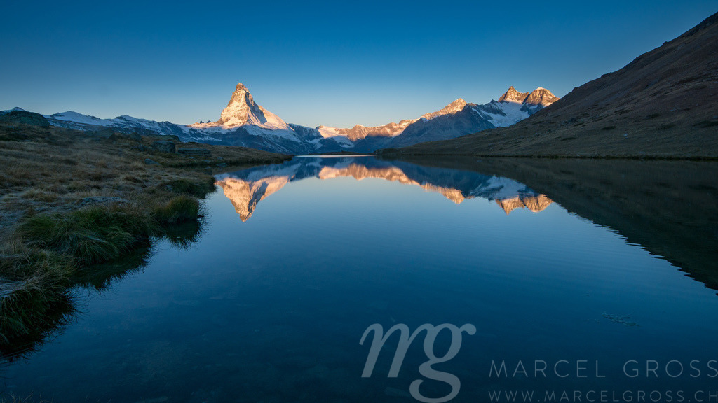 Reflection | first light of the day on Stellisee - Realisiert mit Pictrs.com