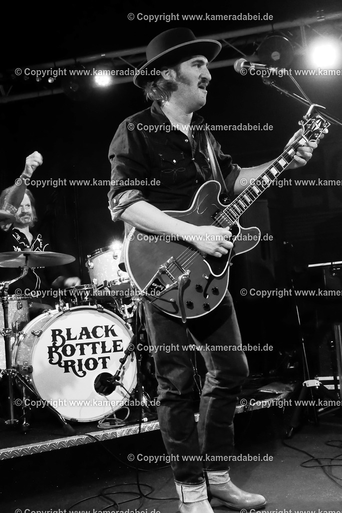 Konzert : Black Bottle Riot am 14.11.2025 im Rare Guitar in Münster | Konzert : Black Bottle Riot am 14.11.2025 im Rare Guitar in Münster - Realisiert mit Pictrs.com