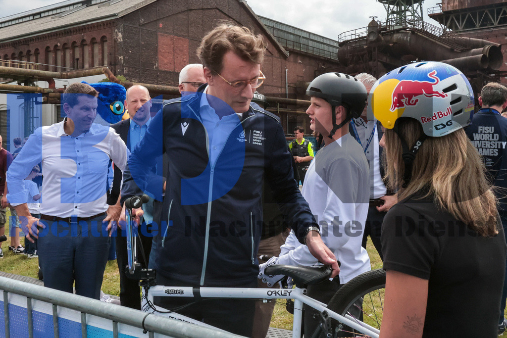 SES_TTG3X320250717-162 | bond - Realisiert mit Pictrs.com