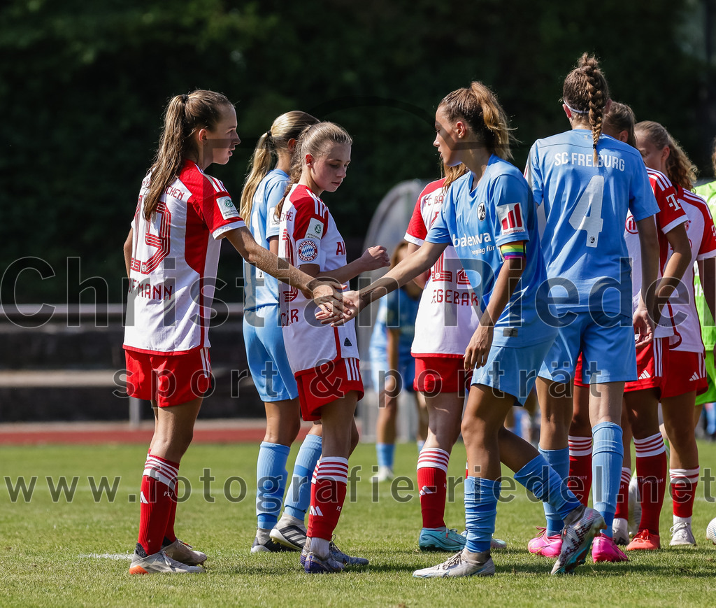 2023-09-09_121_FC_Bayern_Muenchen_gegen_SC_Freiburg | Aschheim, Deutschland, 09.09.2023:
Fußball, B-Juniorinnen-Bundesliga Süd 2023 / 2024, 1. Spieltag, FC Bayern München gegen SC Freiburg, Endergebnis: 4:0

Foto: Christian Riedel / fotografie-riedel.net
