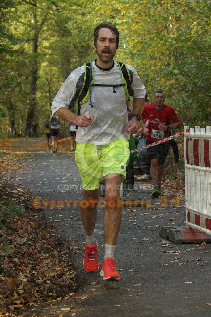 221030_1243_EX1_6719 | Sportfotografie im Rhein-Sieg Kreis, Köln, Bonn, NRW, Rheinland Pfalz, Hessen, etc. Unser Tätigkeitsfeld umfasst den Laufsport vom Volkslauf über den Marathon, Duathlon, Triathon bis zum Ultralauf wie Kölnpfad Ultra oder Schindertrail.