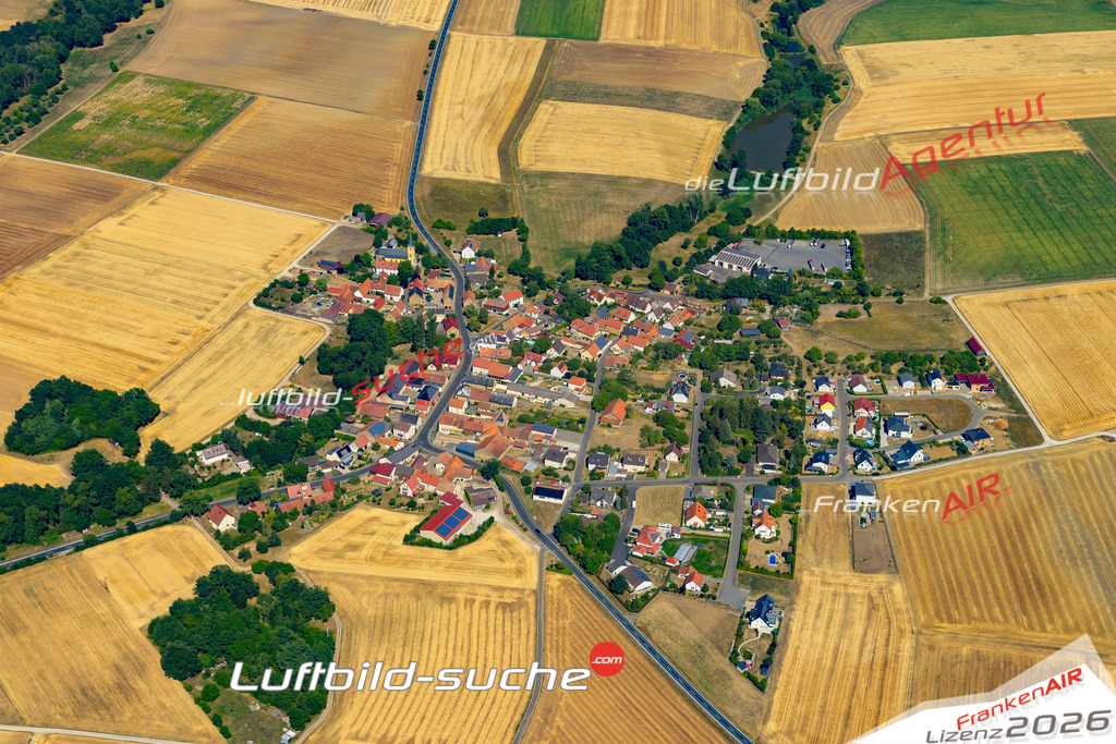 Die Luftaufnahme Bischwind - Dingolshausen wurde 2022 vom Flugzeug aus (keine Drohne) erstellt. Hohe Auflösung -für große Poster und Wandbilder geeignet - Garantiert!