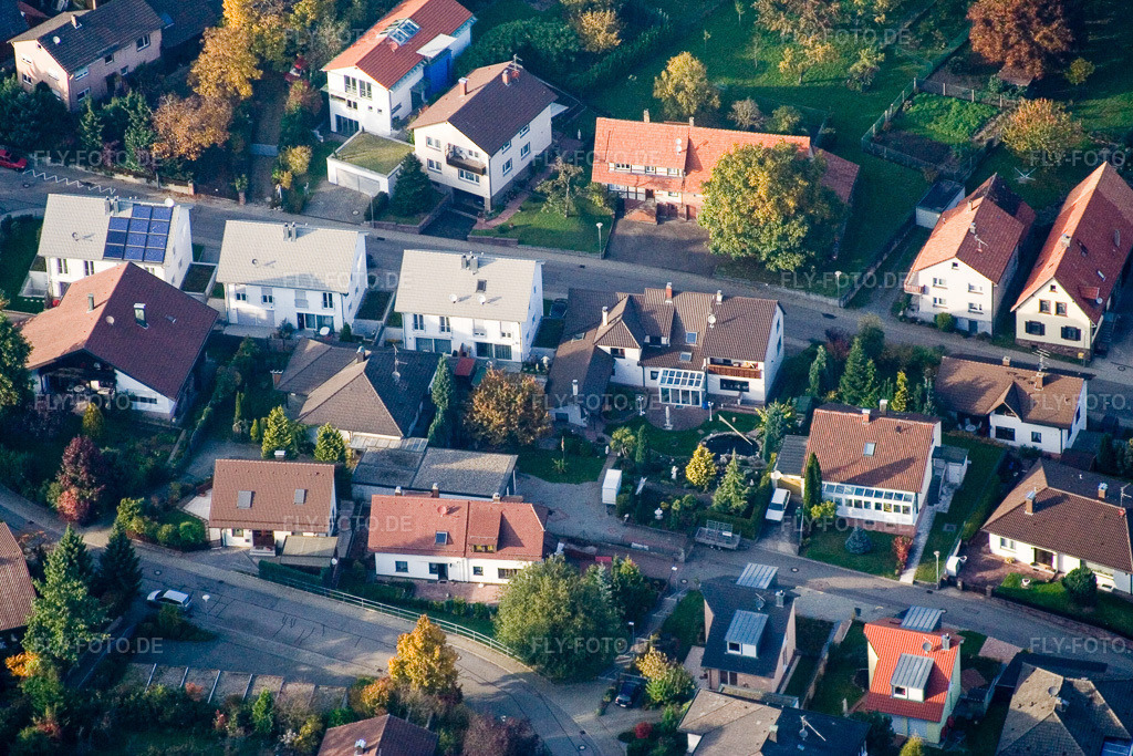 Luftbild: Lange Straße im Ortsteil Schluttenbach in Ettlingen im Bundesland Baden-Württemberg in Deutschland. Foto: IMG_14051.jpg vom 11.10.2008 durch Werner Riehm/FLY-FOTO.de