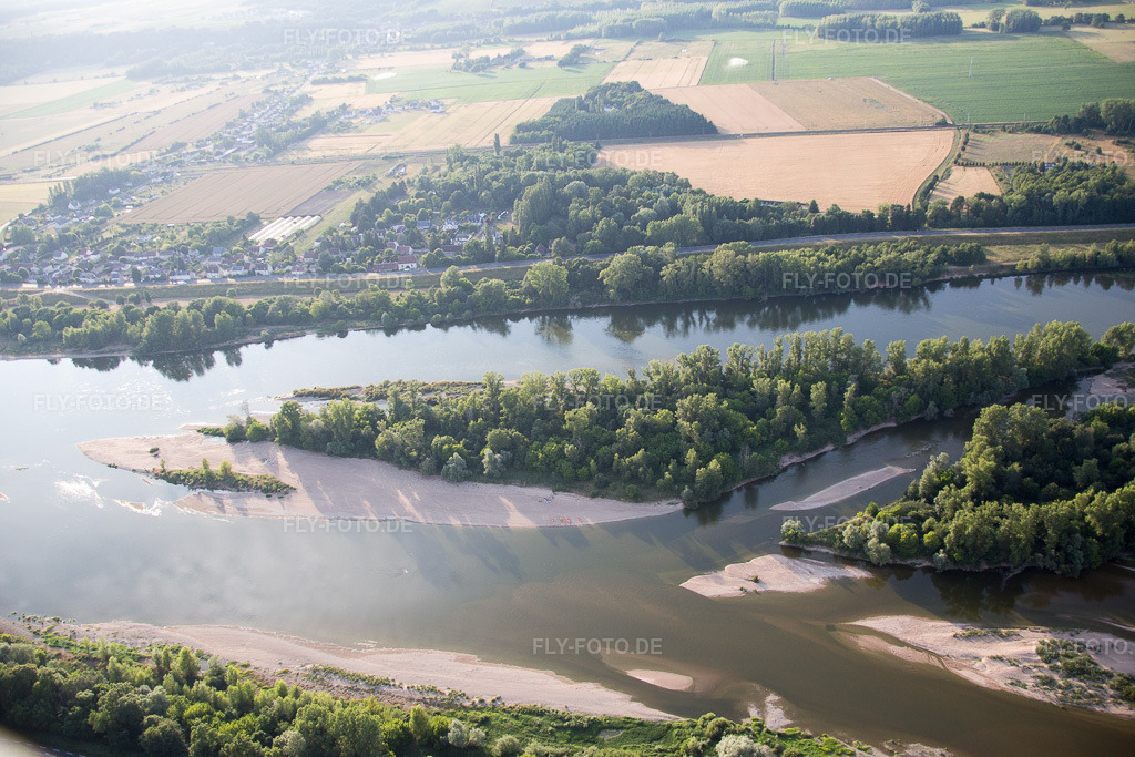 Luftbild: Ortsansicht in Limeray im Bundesland Indre-et-Loire in Frankreich. Foto: IMG_082414.jpg vom 20.06.2015 durch Werner Riehm/FLY-FOTO.de